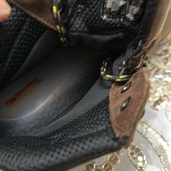 Wolverine mens boots size 8 US. Steel toe lightly warn small scuff on steel toe - Picture 10 of 11